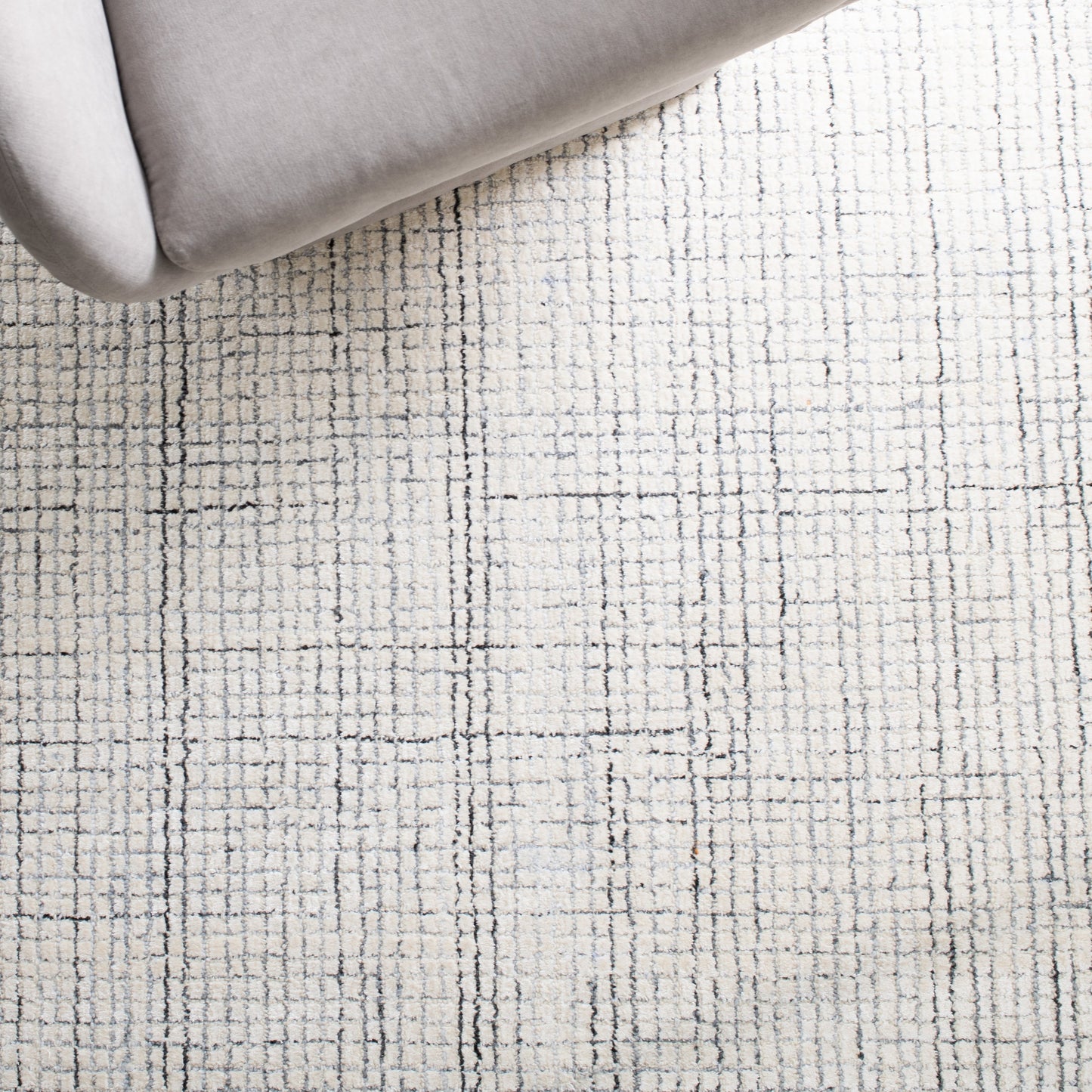 SAFAVIEH Handmade Abstract Marikka Modern Viscose Rug