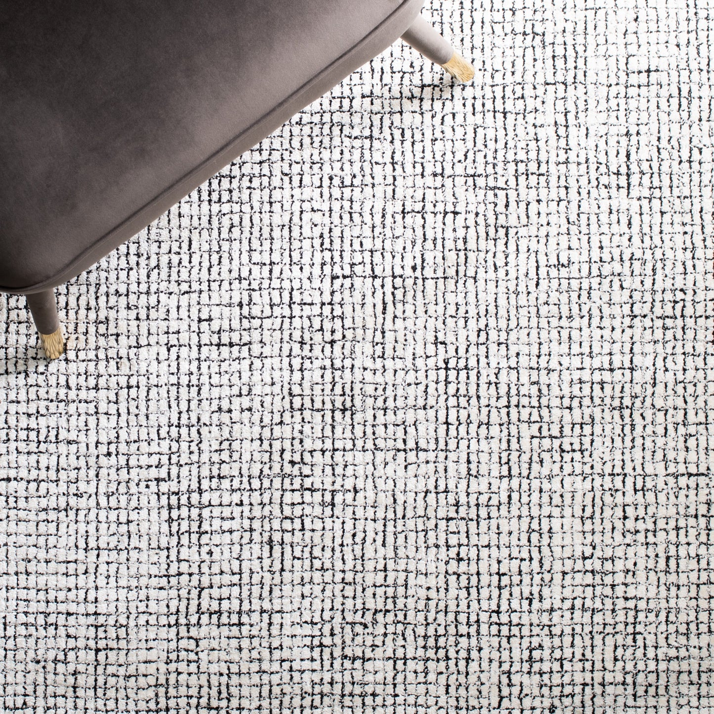 SAFAVIEH Handmade Abstract Marikka Modern Viscose Rug