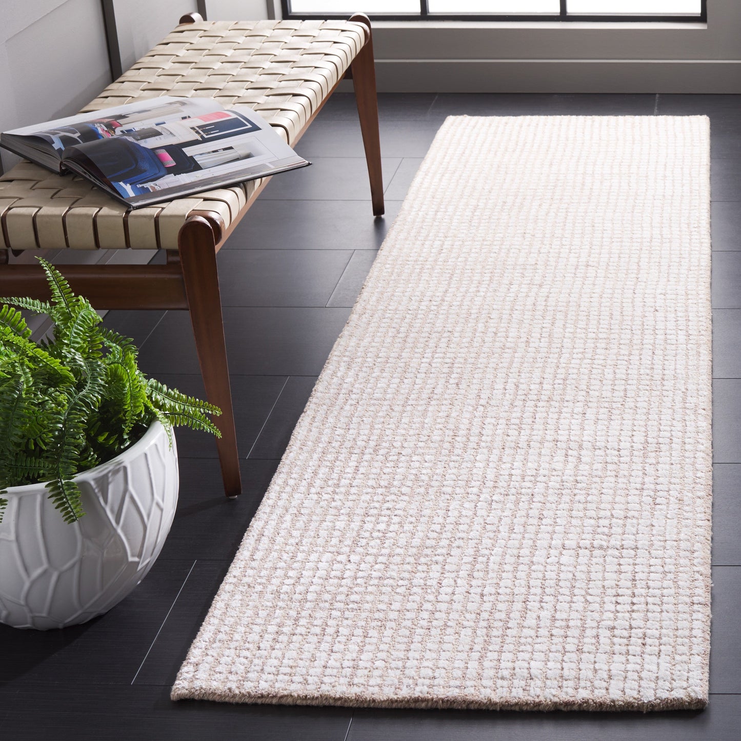 SAFAVIEH Handmade Abstract Marikka Modern Viscose Rug