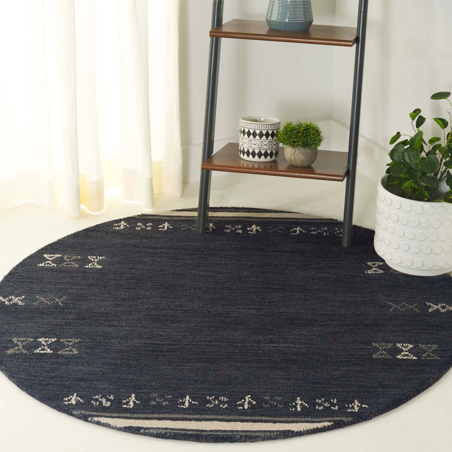 SAFAVIEH Handmade Himalaya Arusha Wool Rug