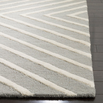 SAFAVIEH Handmade Kids Brionna Wool Rug