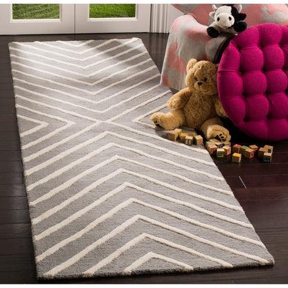 SAFAVIEH Handmade Kids Brionna Wool Rug