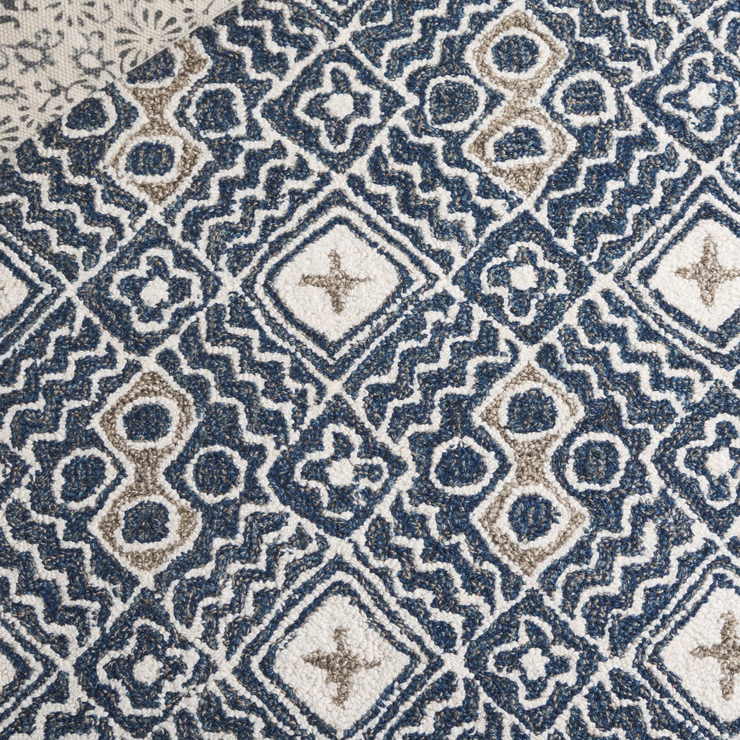 SAFAVIEH Handmade Micro-Loop Lutetia Wool Rug