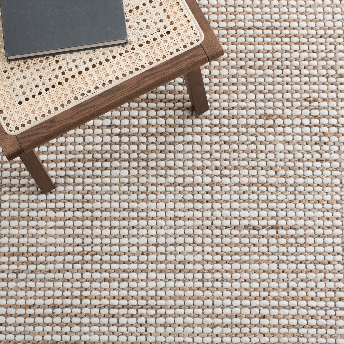 SAFAVIEH Handmade Natural Fiber Yareli Jute & Wool Rug..