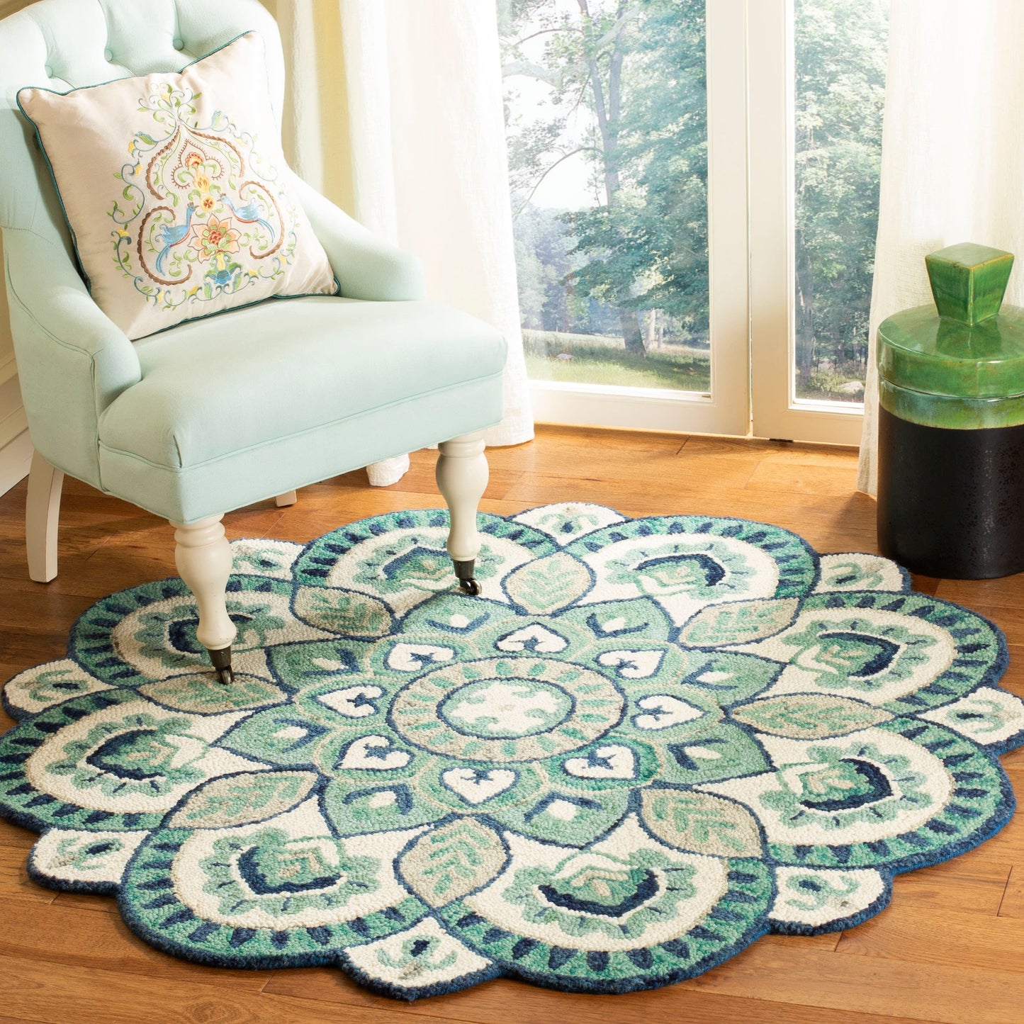 SAFAVIEH Handmade Novelty Sheyla Ornate Flower Wool Rug