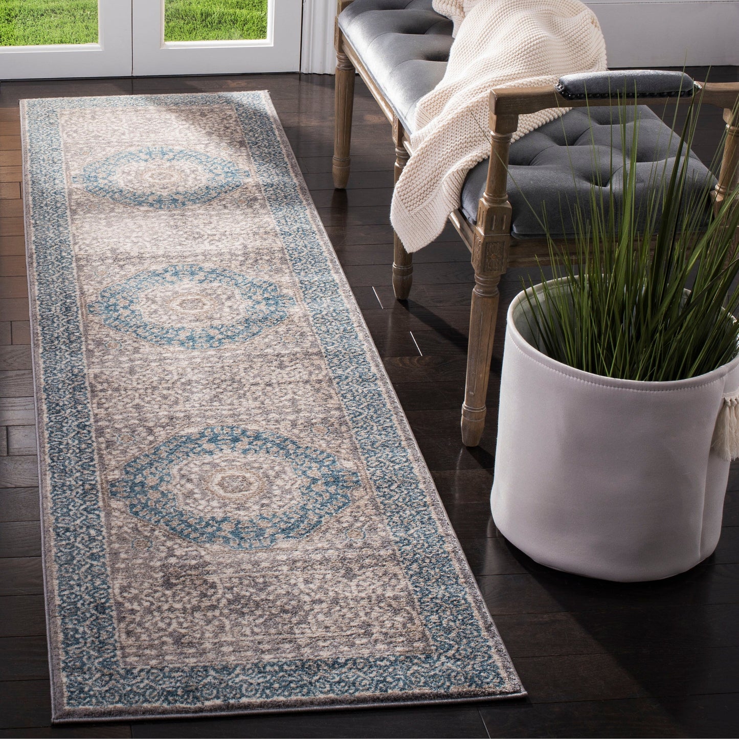 SAFAVIEH Sofia Glenna Vintage Oriental Medallion Rug