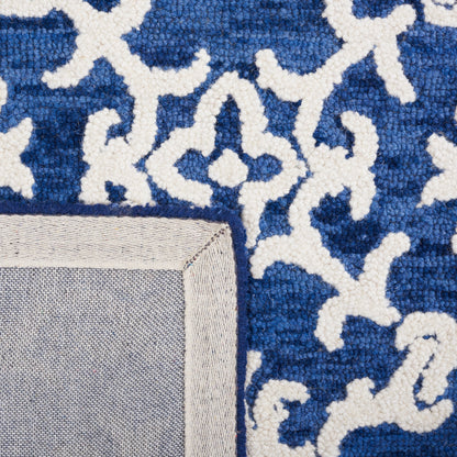 SAFAVIEH, Handmade Blossom Vesela Modern Floral Wool Rug