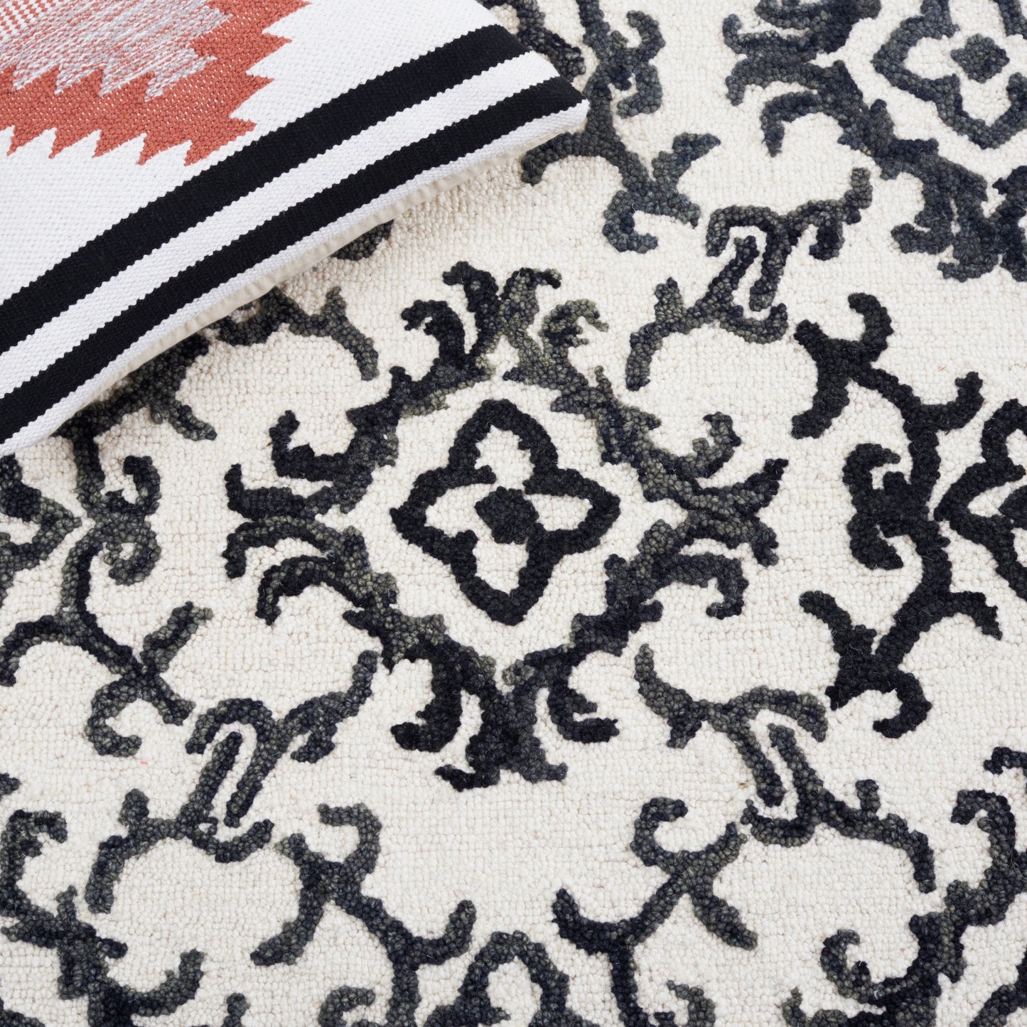 SAFAVIEH, Handmade Blossom Vesela Modern Floral Wool Rug