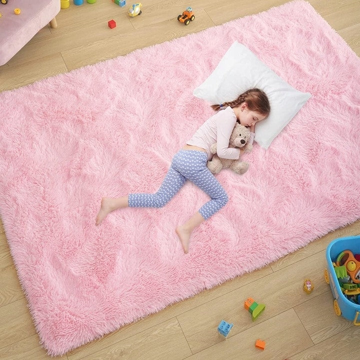 Soft Indoor Area Rug Modern Fluffy Home Carpet - 4' x 5.3'
