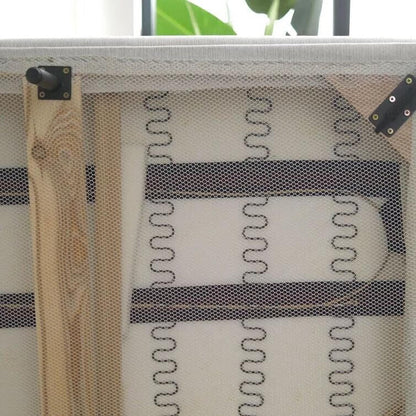 Canapé droit en tissu beige à accoudoirs carrés