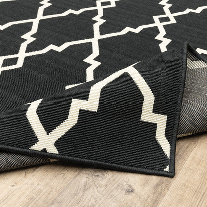 Vista Home Malta Lattice Black/ Off-White Indoor Outdoor Area Rug.