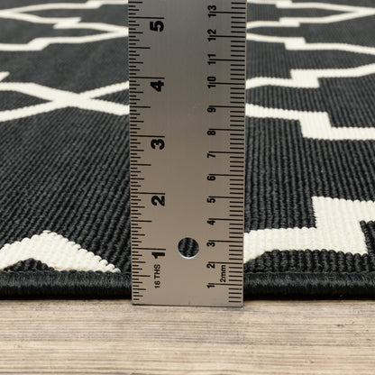 Vista Home Malta Lattice Black/ Off-White Indoor Outdoor Area Rug.